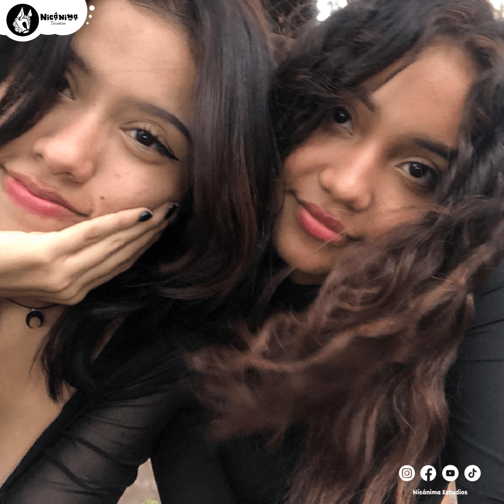 Durante su infancia recibió algunos reconocimientos escolares, aunque ninguno de gran relevancia. Antes de finalizar la primaria, se mudó a Costa Rica, donde cursó y concluyó el sexto grado. Posteriormente, la llegada de la pandemia hizo que su primer y segundo año de secundaria se desarrollaran casi en su totalidad de manera virtual. Luego de ese periodo, regresó a Nicaragua, donde concluyó sus estudios de secundaria, completando así su formación académica básica.